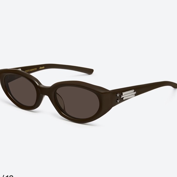 Gentle Monster Jentle Salon Fishtail Brown with Aile.M charm and Dottler charm - Picture 3 of 12